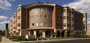 Go to Lincoln Court Apartments